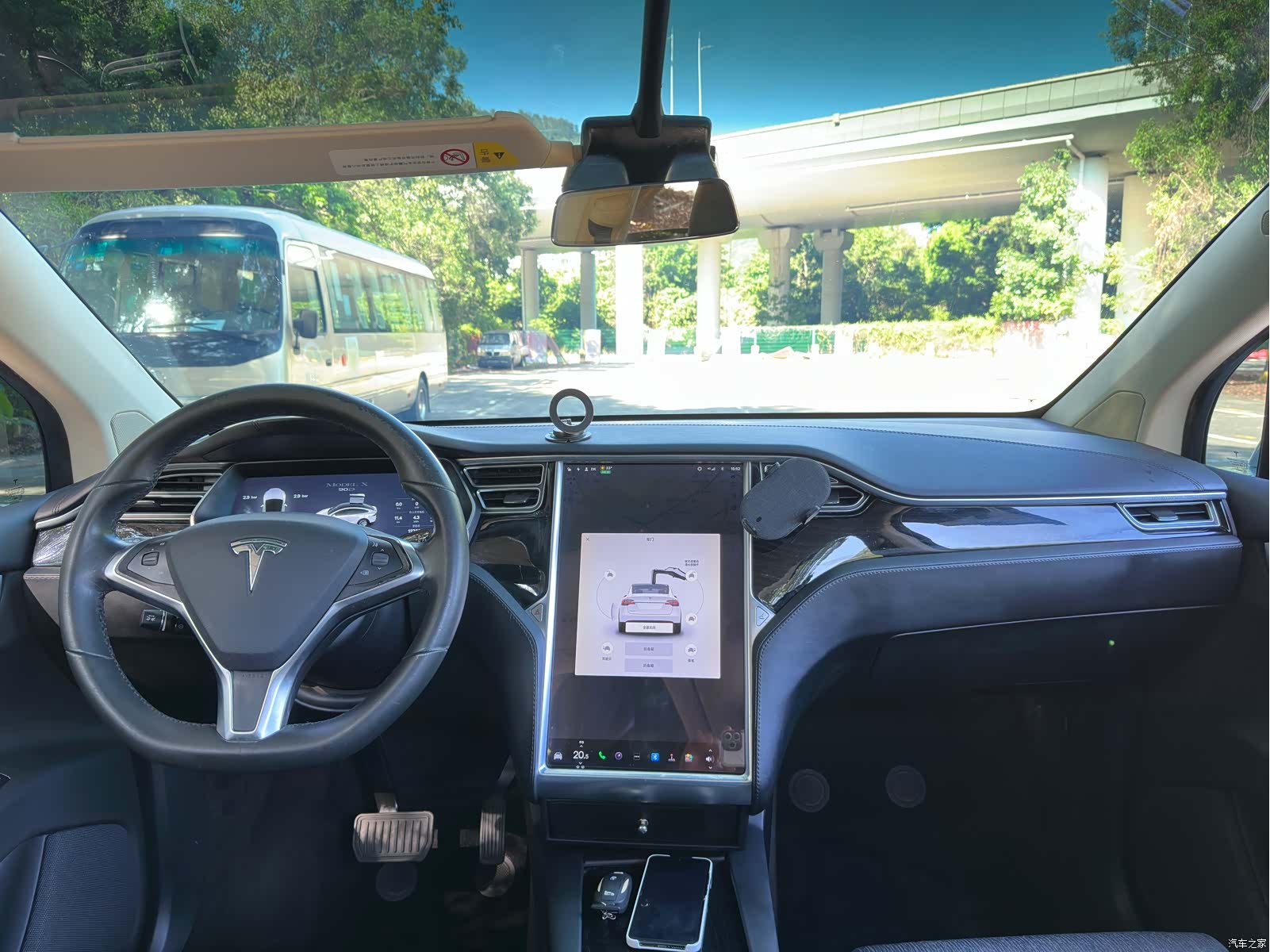 Tesla Model X, 2017 19