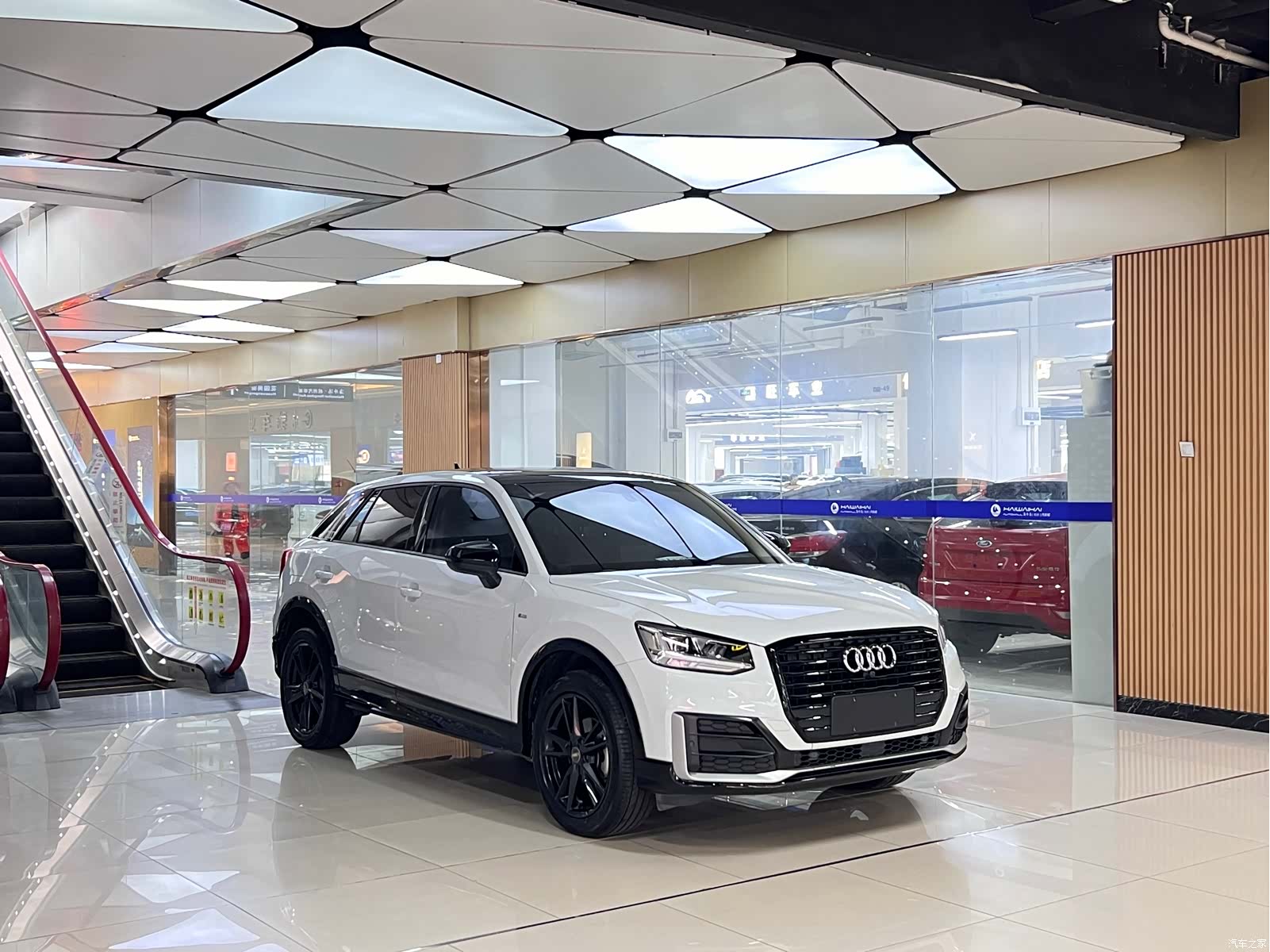 Audi Q2L, 2019 3