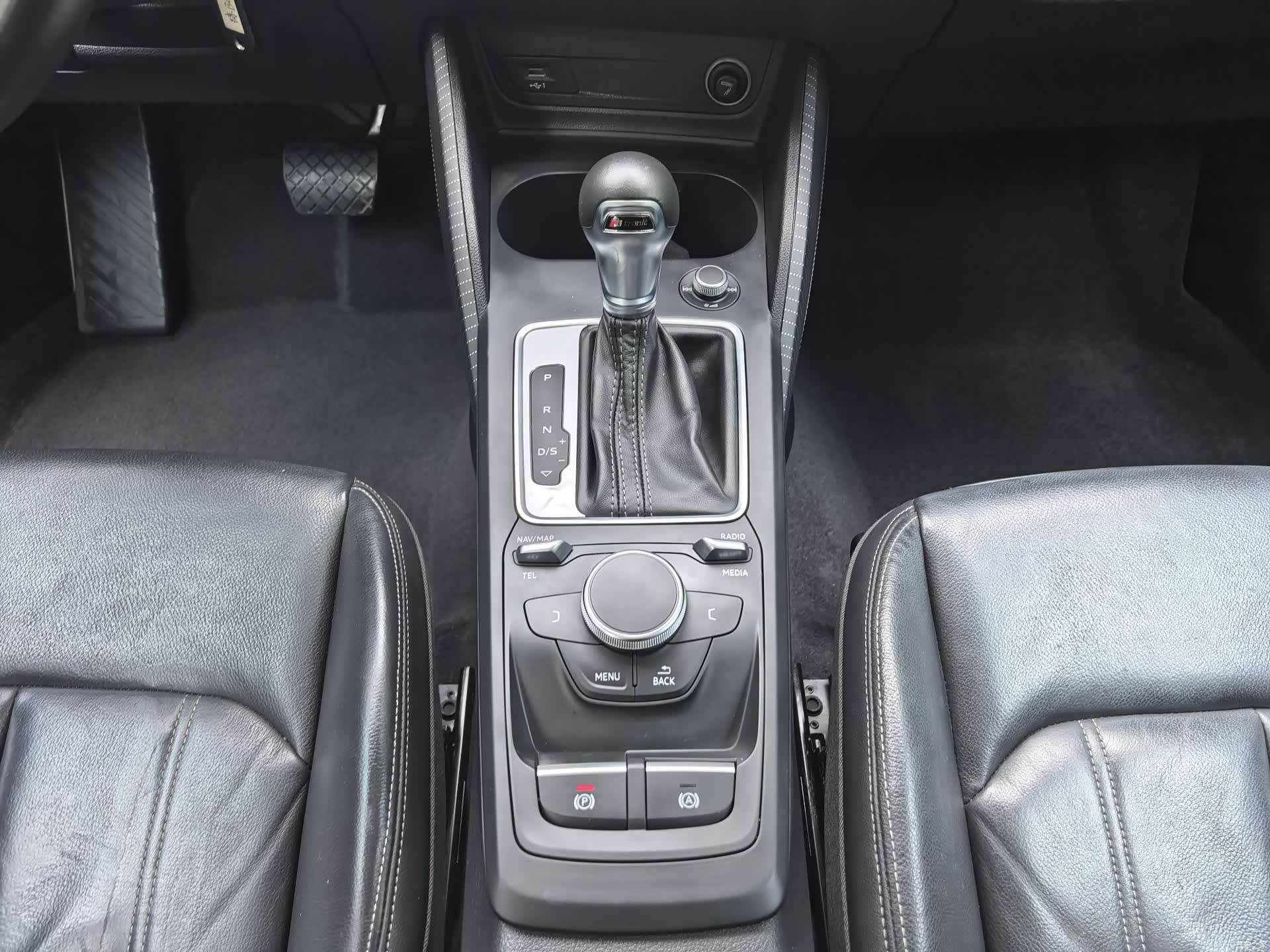 Audi Q2L, 2022 13