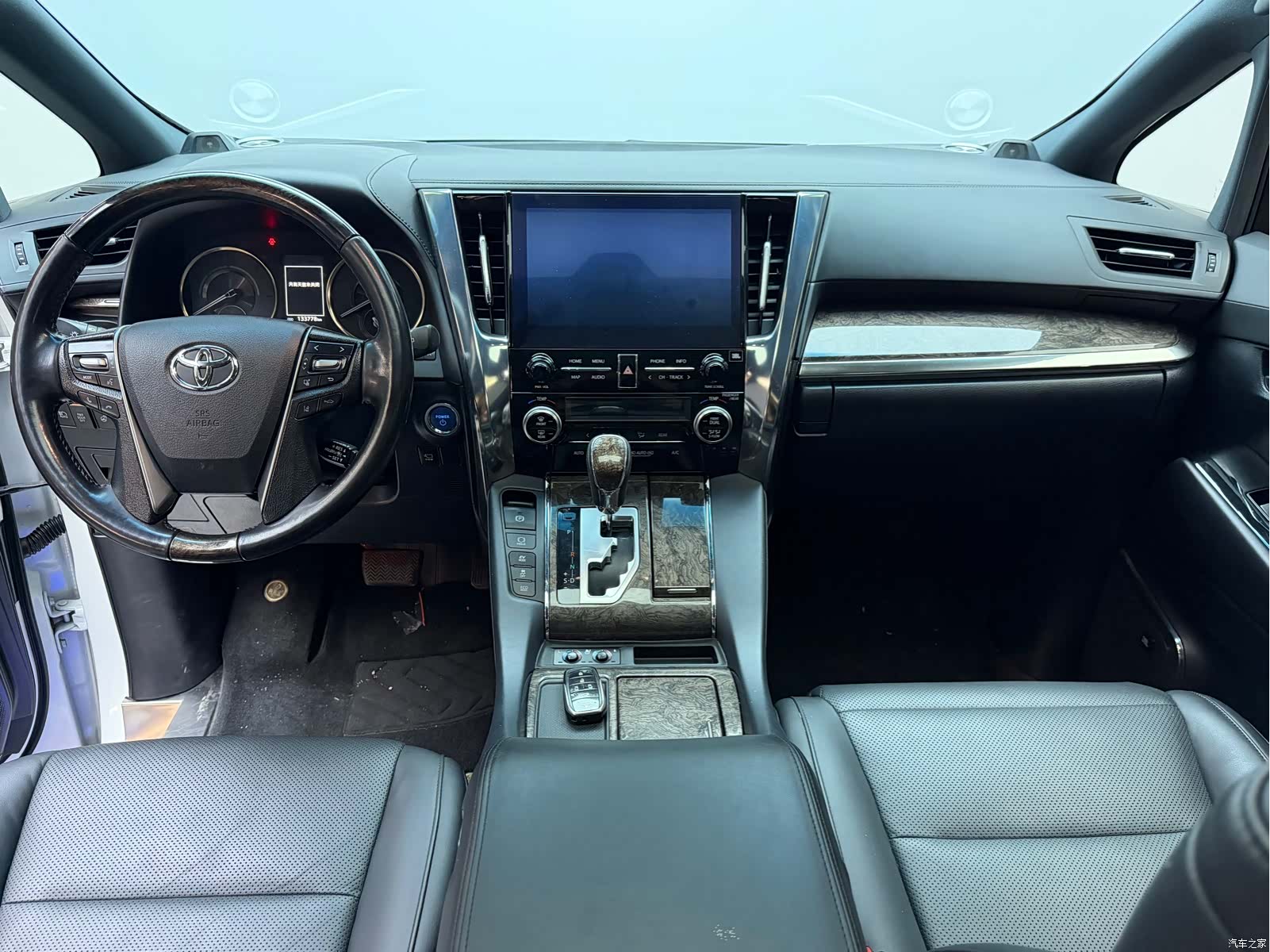 Toyota Vellfire, 2020 9