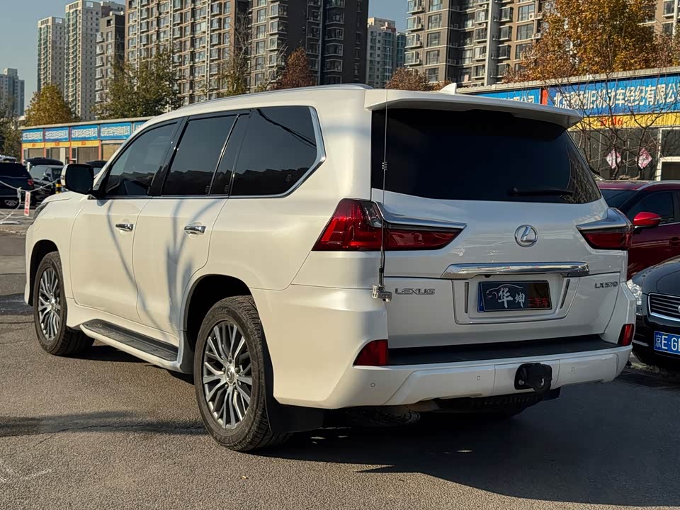 Lexus LX