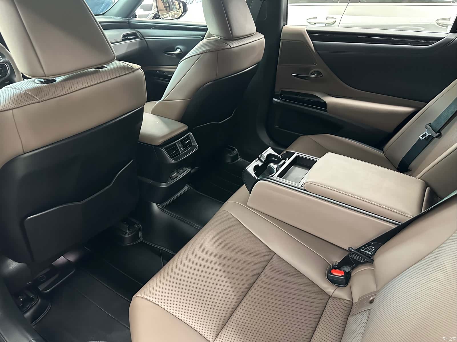 Lexus ES, 2023 15
