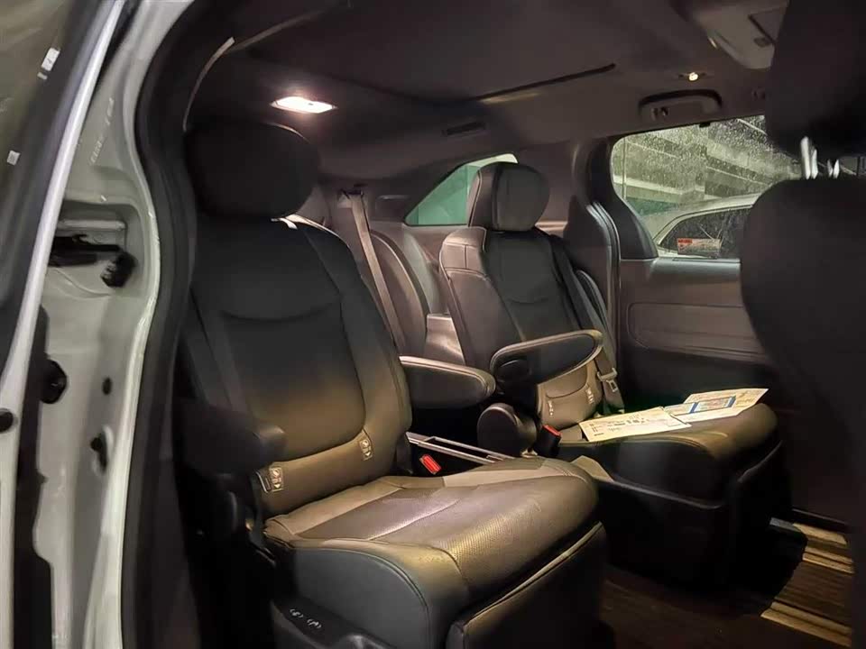 Toyota Grevia