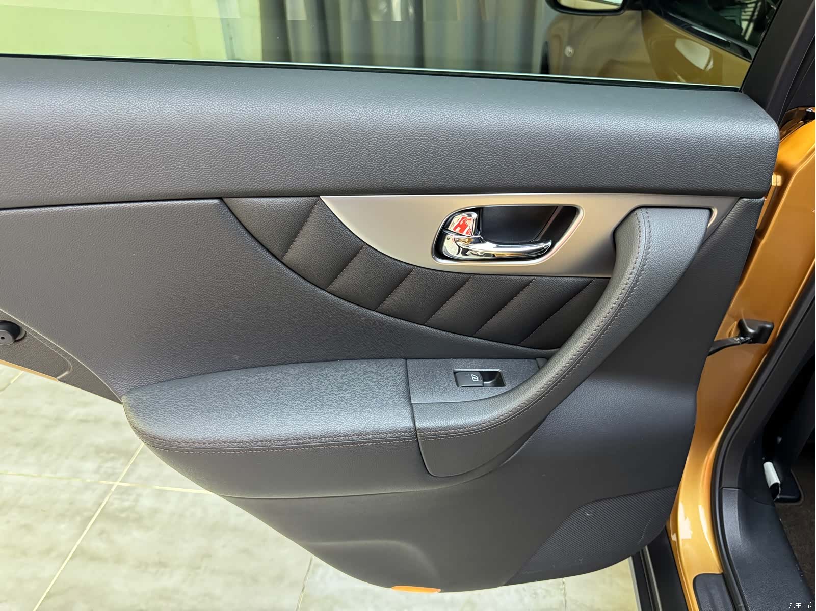 Infiniti FX35, 2011 18
