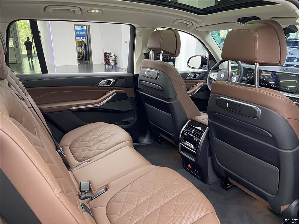 BMW X7, 2024 9