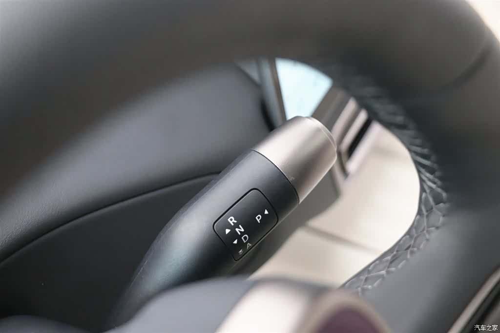 Li Auto MEGA, 2025 14
