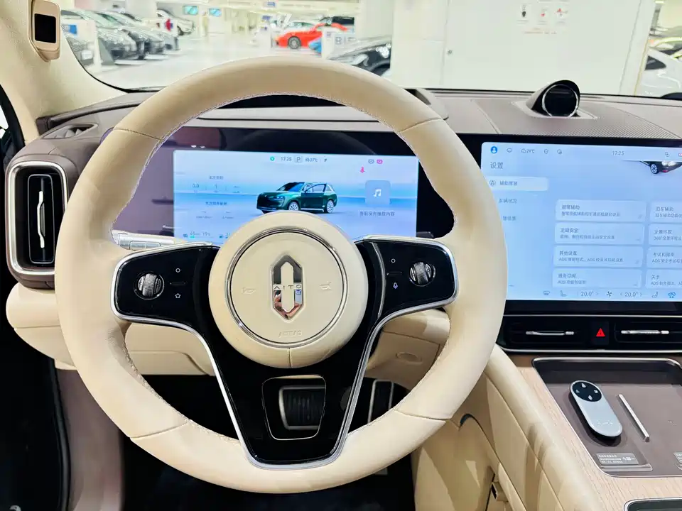 AITO Ask the world M9