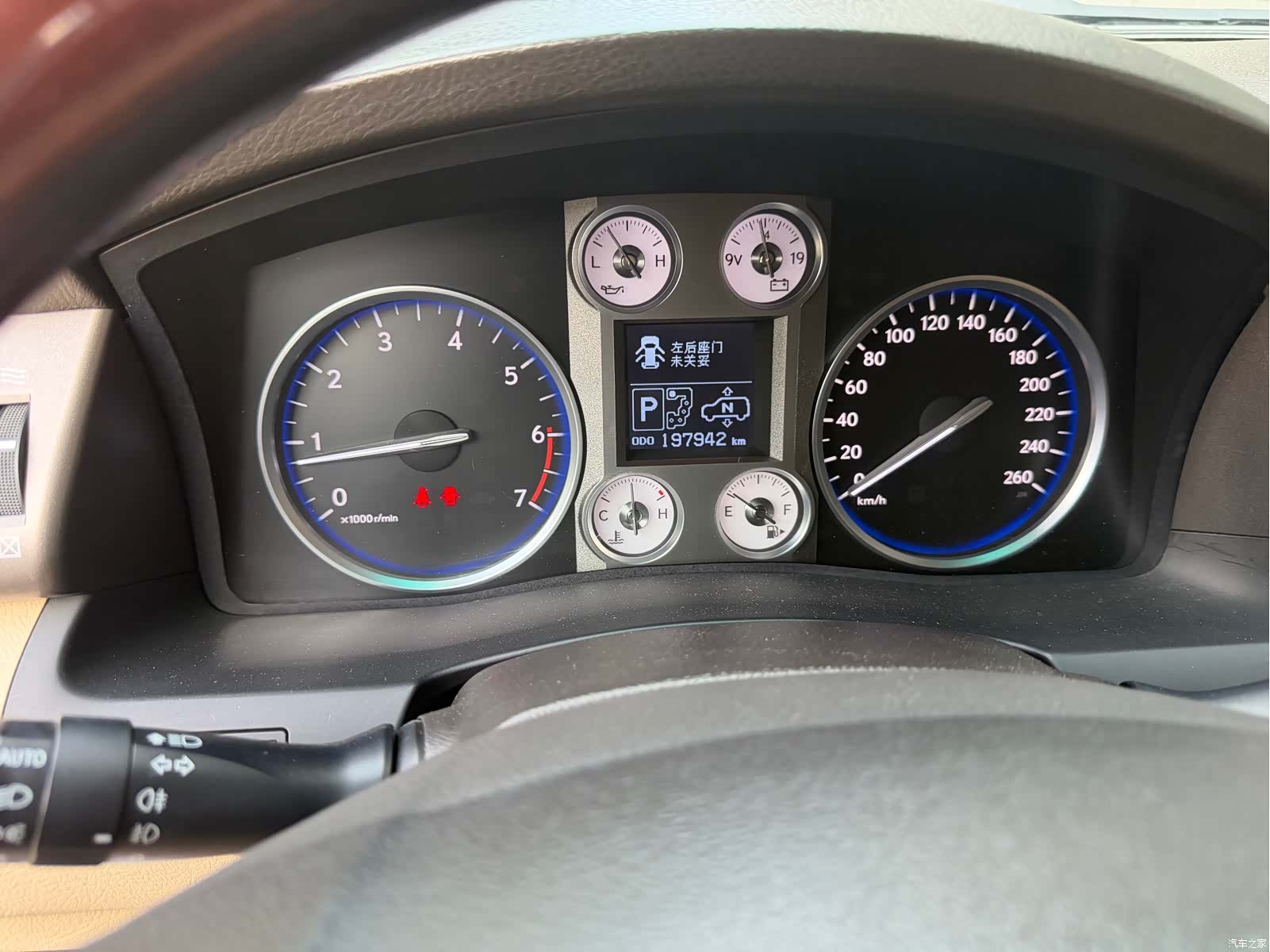 Lexus LX, 2011 15