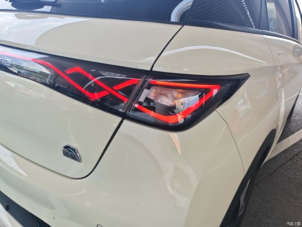BYD Dolphin, 2023 8