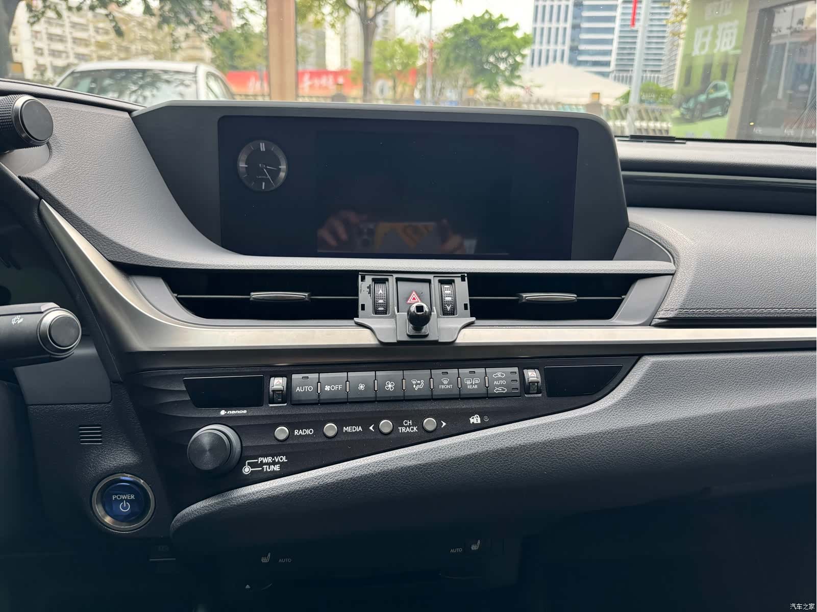 Lexus ES, 2019 8