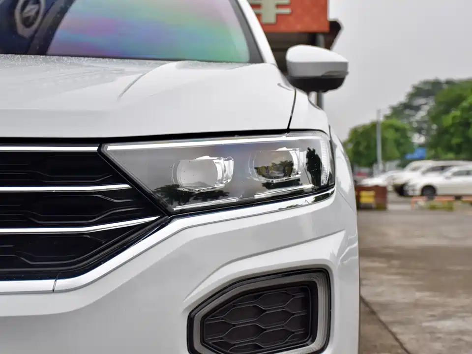 Volkswagen T-ROC exploring Songs
