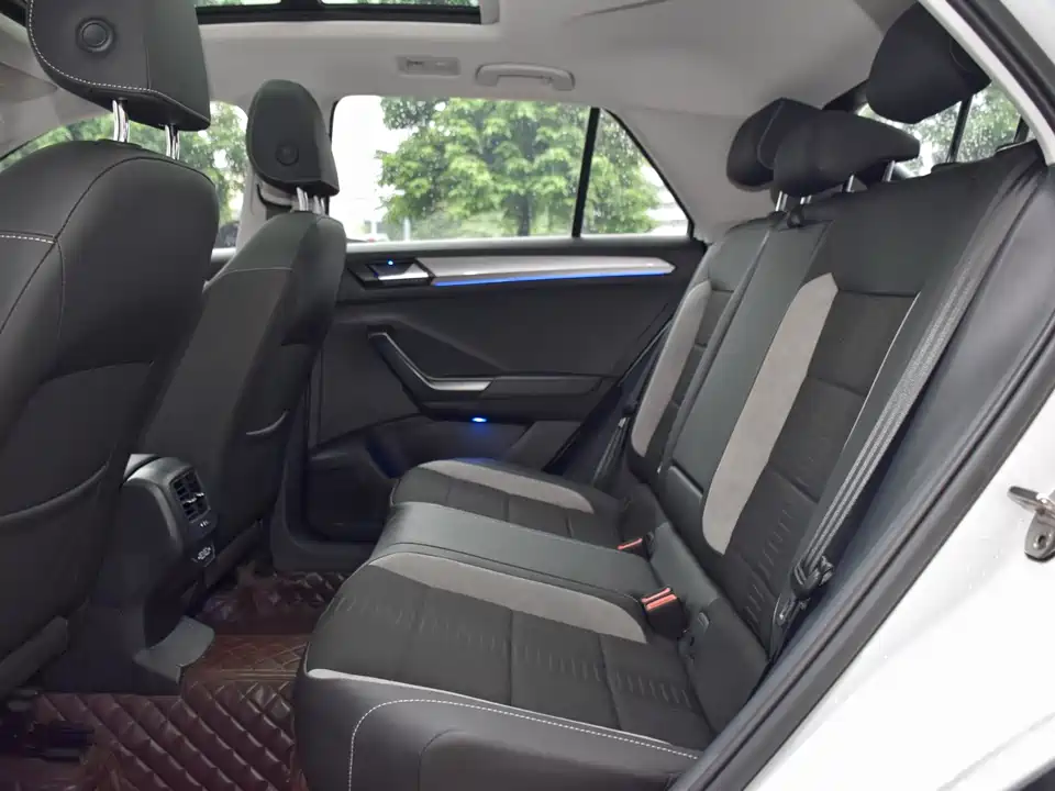 Volkswagen T-ROC exploring Songs