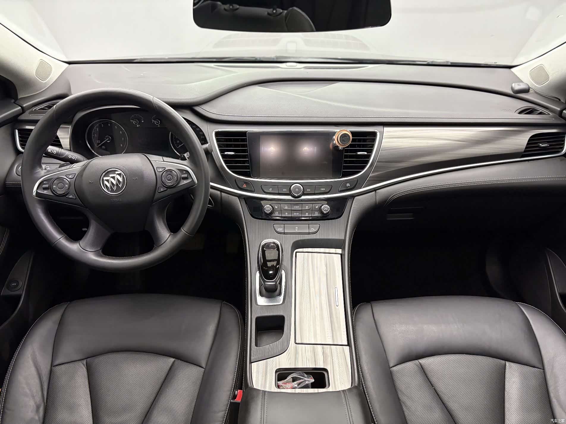 Buick LaCrosse, 2018 все фото
