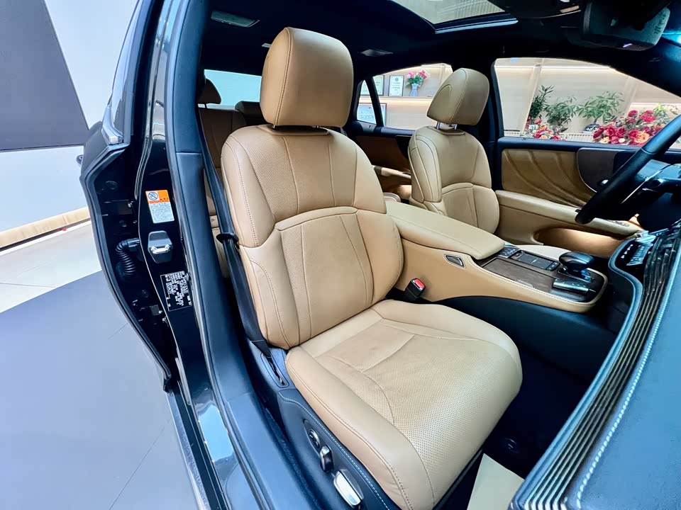 Lexus LS