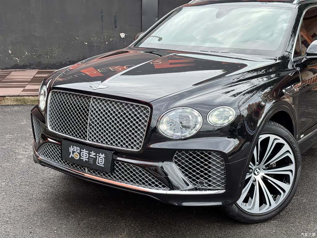Bentley Bentayga, 2022 28