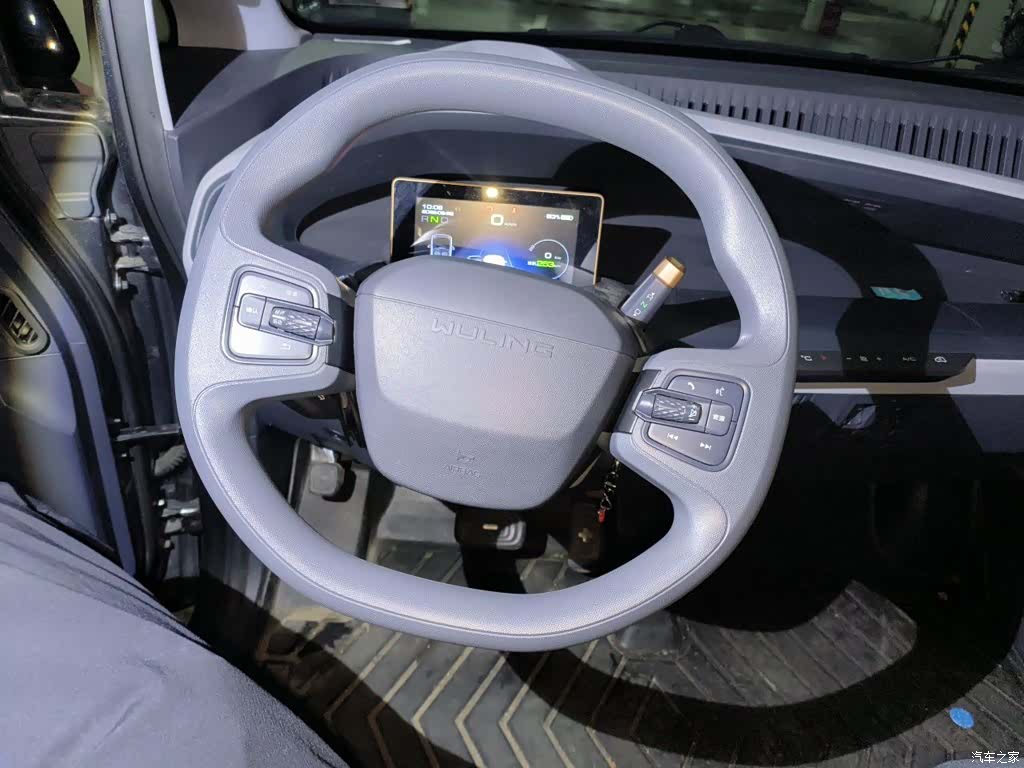 Wuling NanoEV, 2022 3
