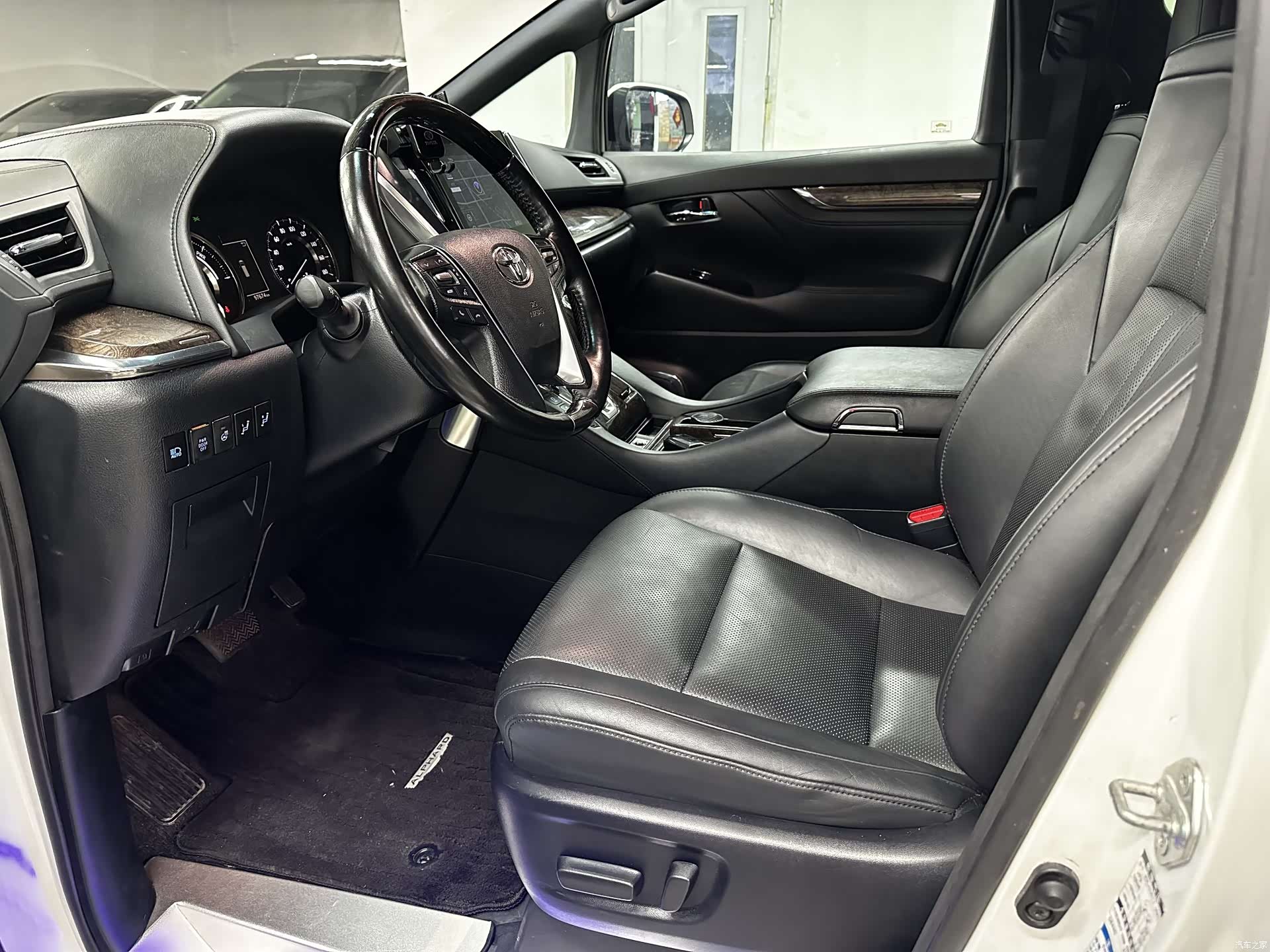 Toyota Alphard, 2021 11