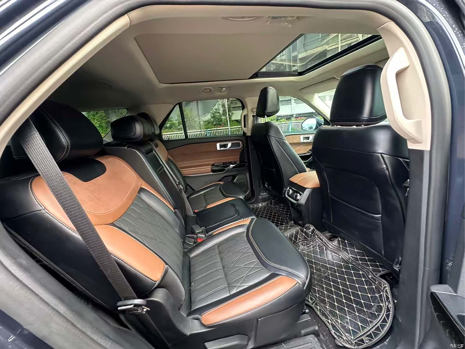 Ford Explorer, 2022 14