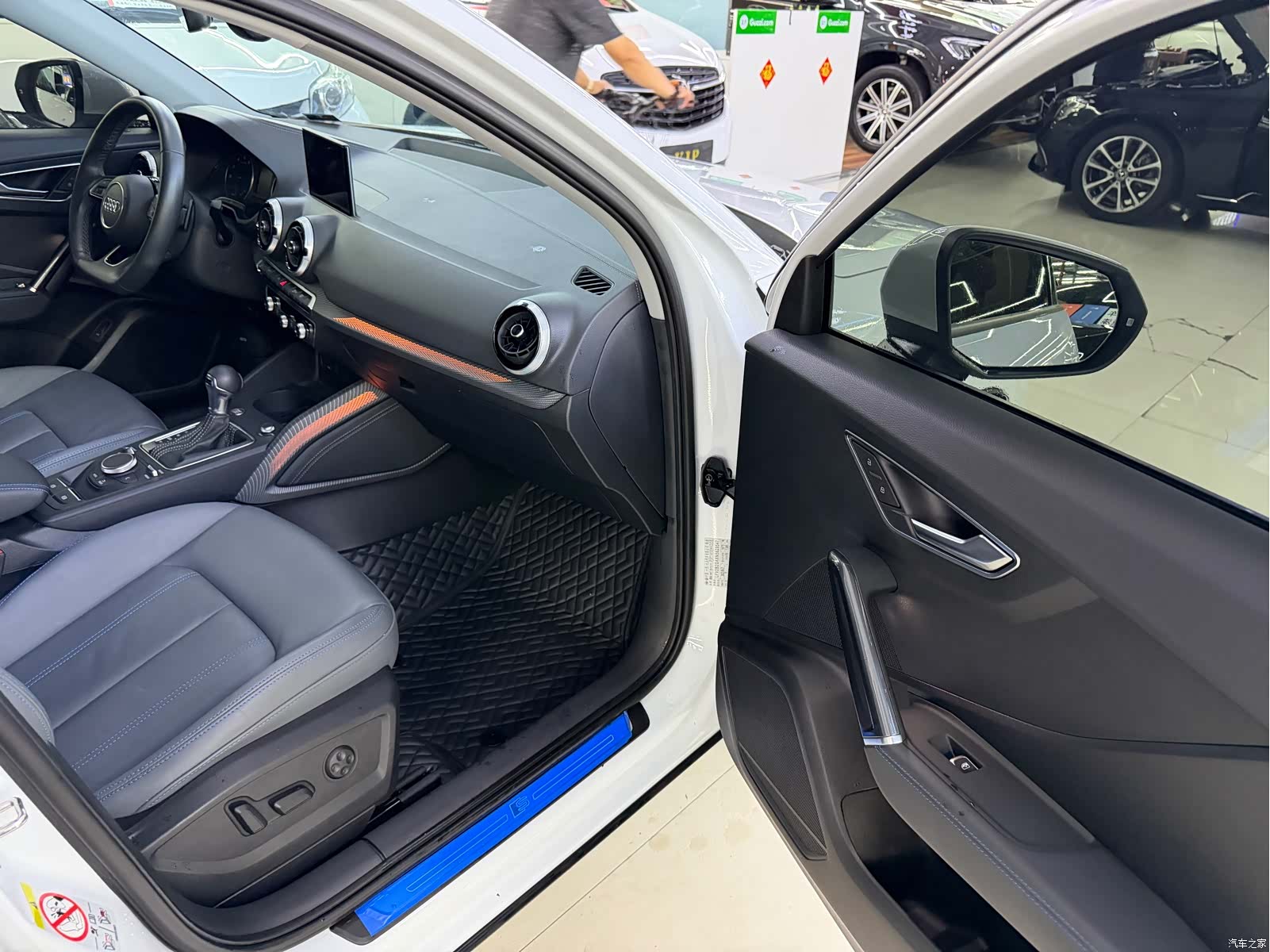 Audi Q2L, 2023 8