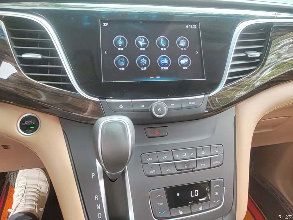 Buick GL8, 2017 13