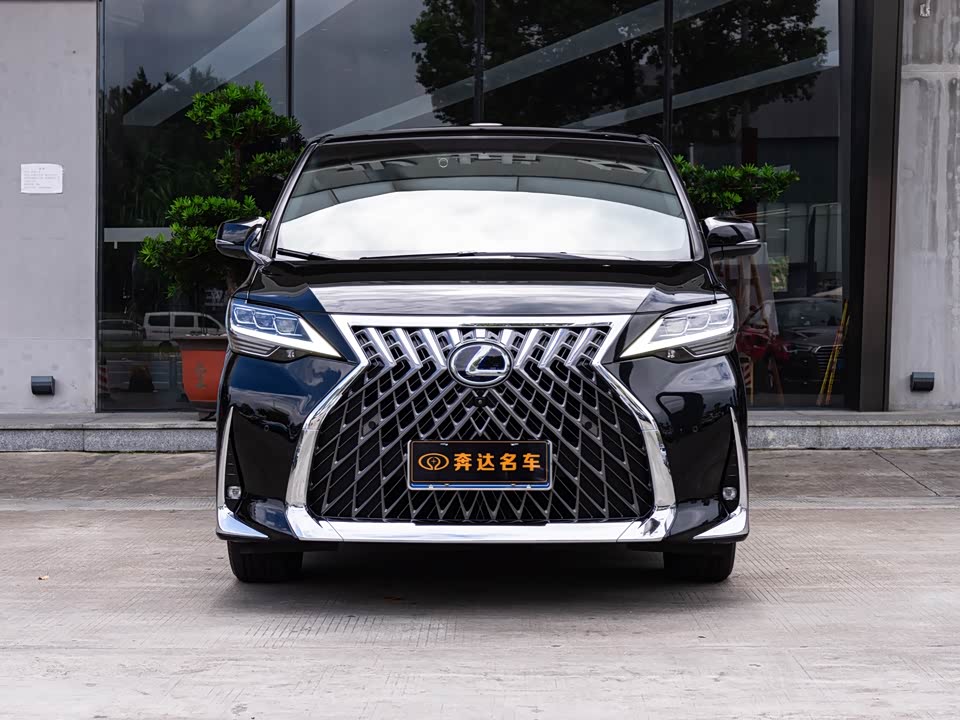 Lexus LM