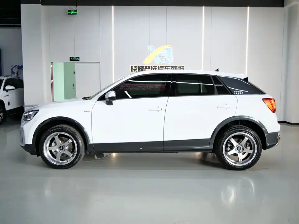 Audi Q2L