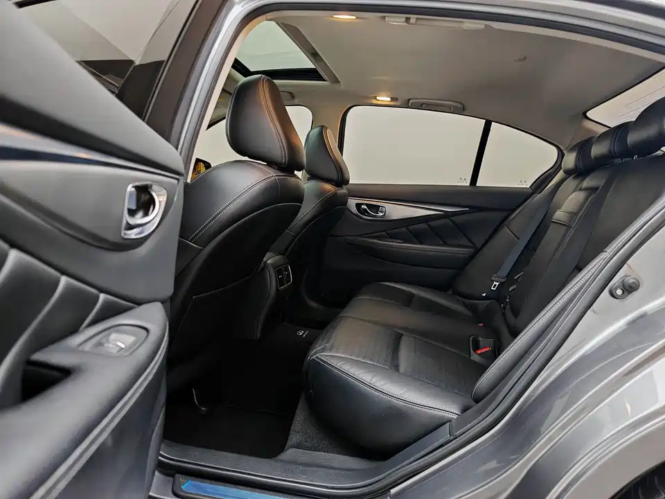 Infiniti Q50L