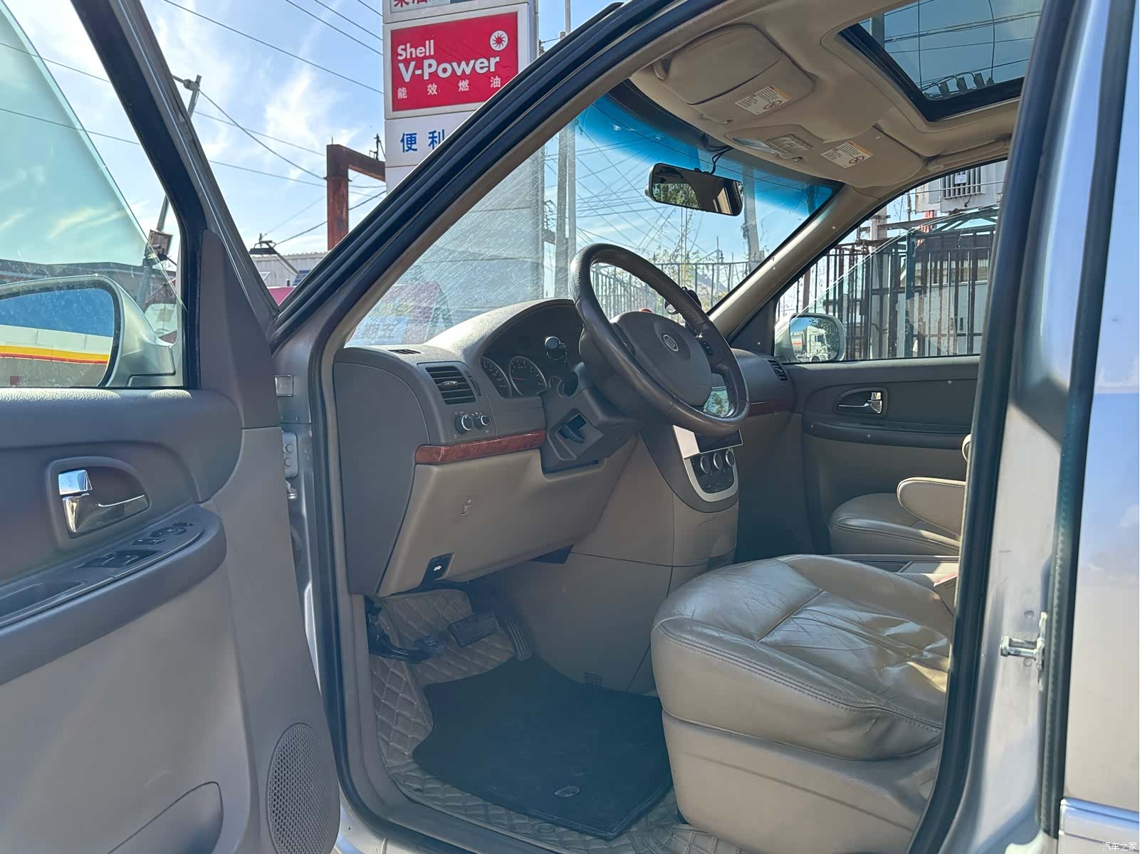 Buick GL8, 2012 4