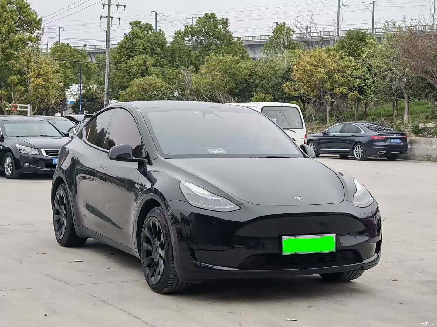 Tesla Model Y, 2021 3