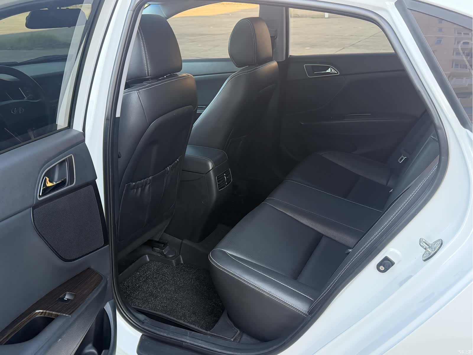 Hyundai GLS, 2016 9