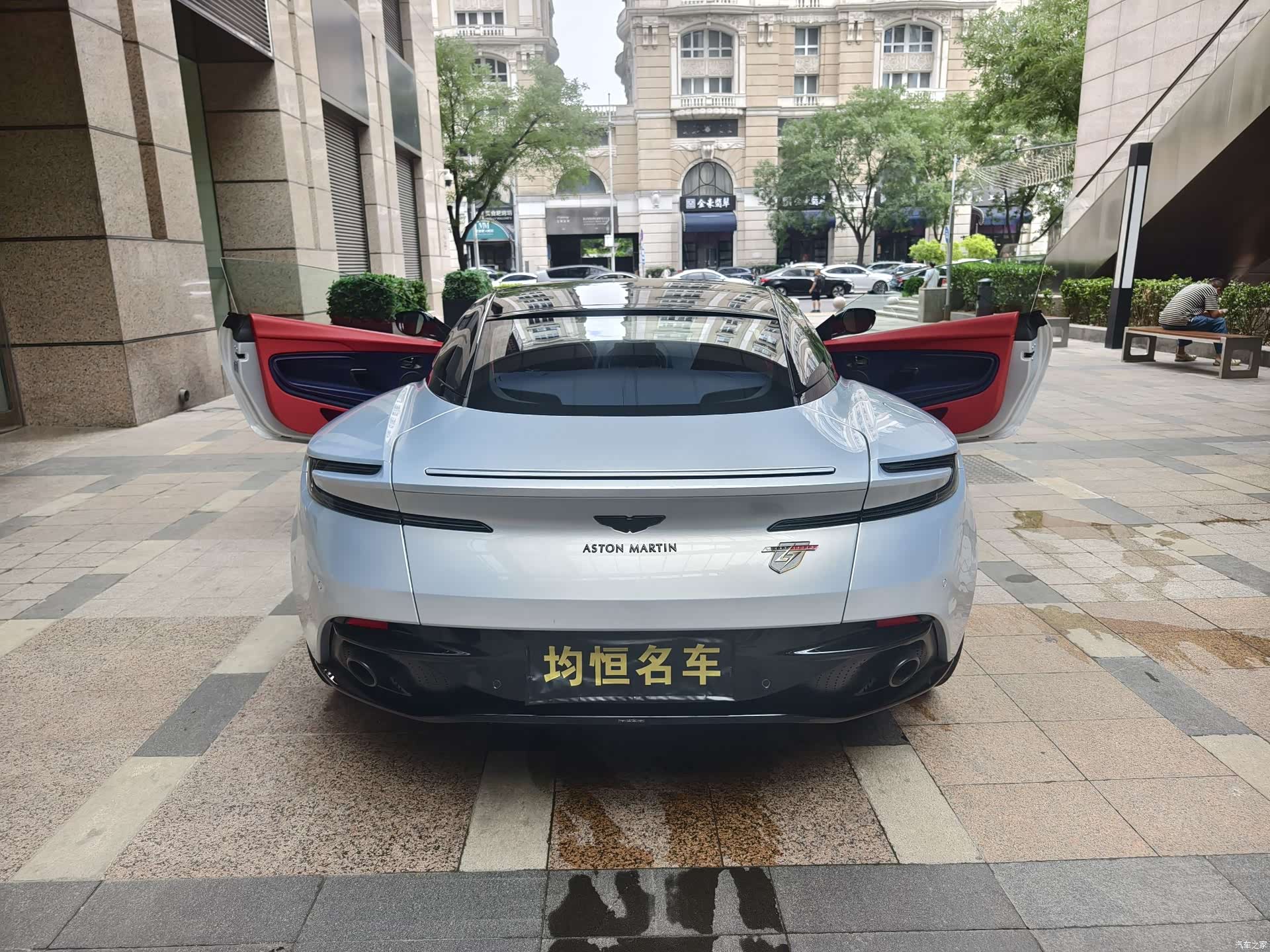 Aston Martin DB11, 2022 3