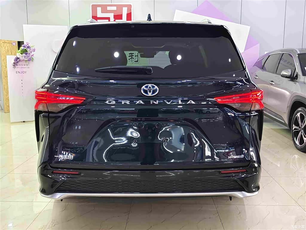 Toyota Granvia, 2023 все фото