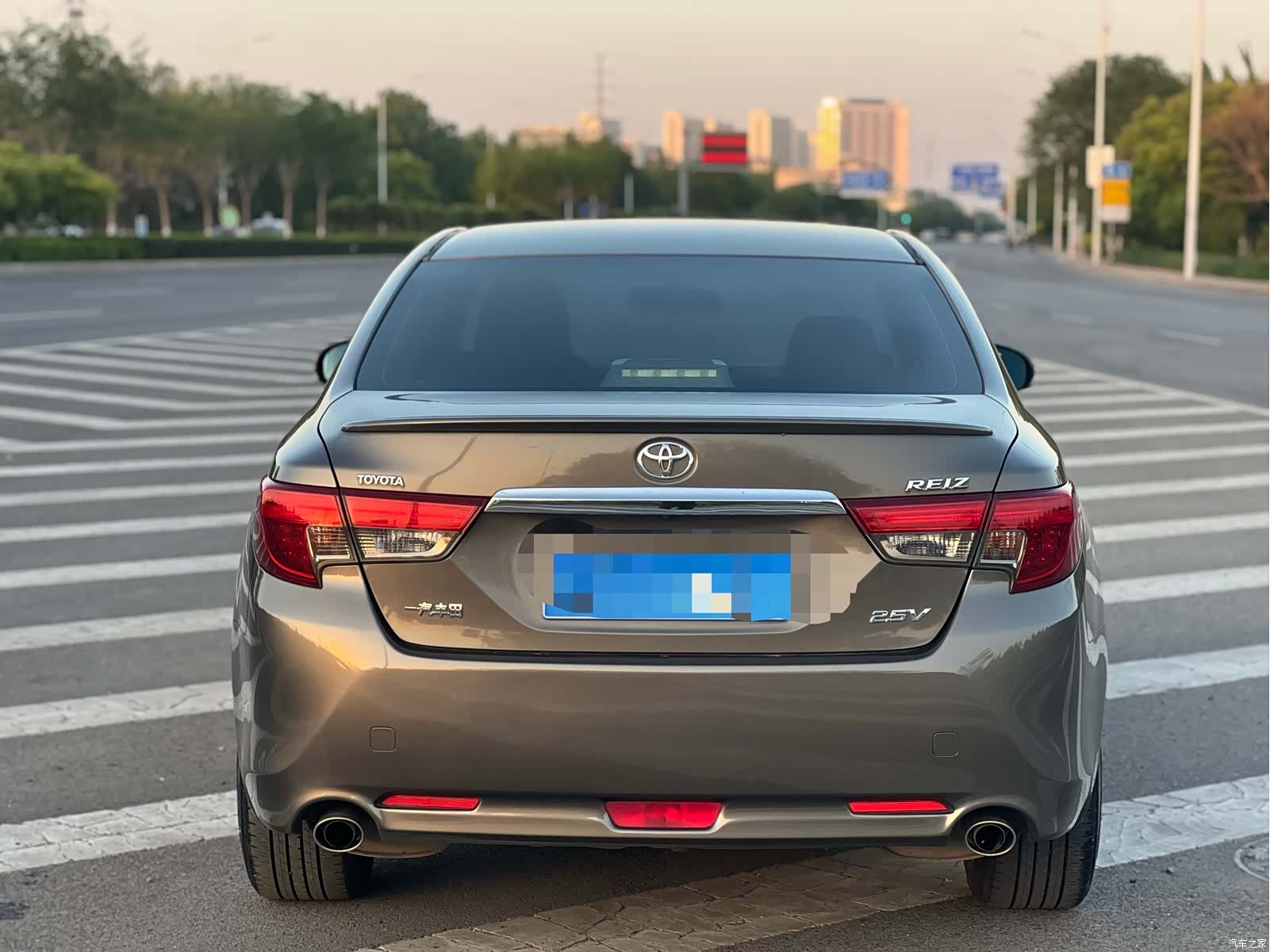 Toyota 2.5V, 2015 18