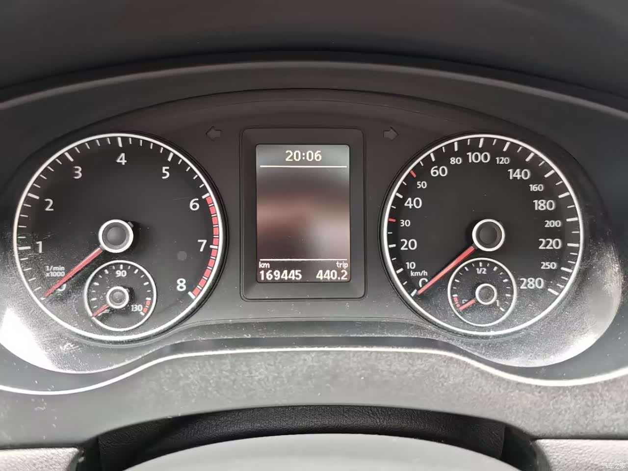 Volkswagen Sagitar, 2014 19