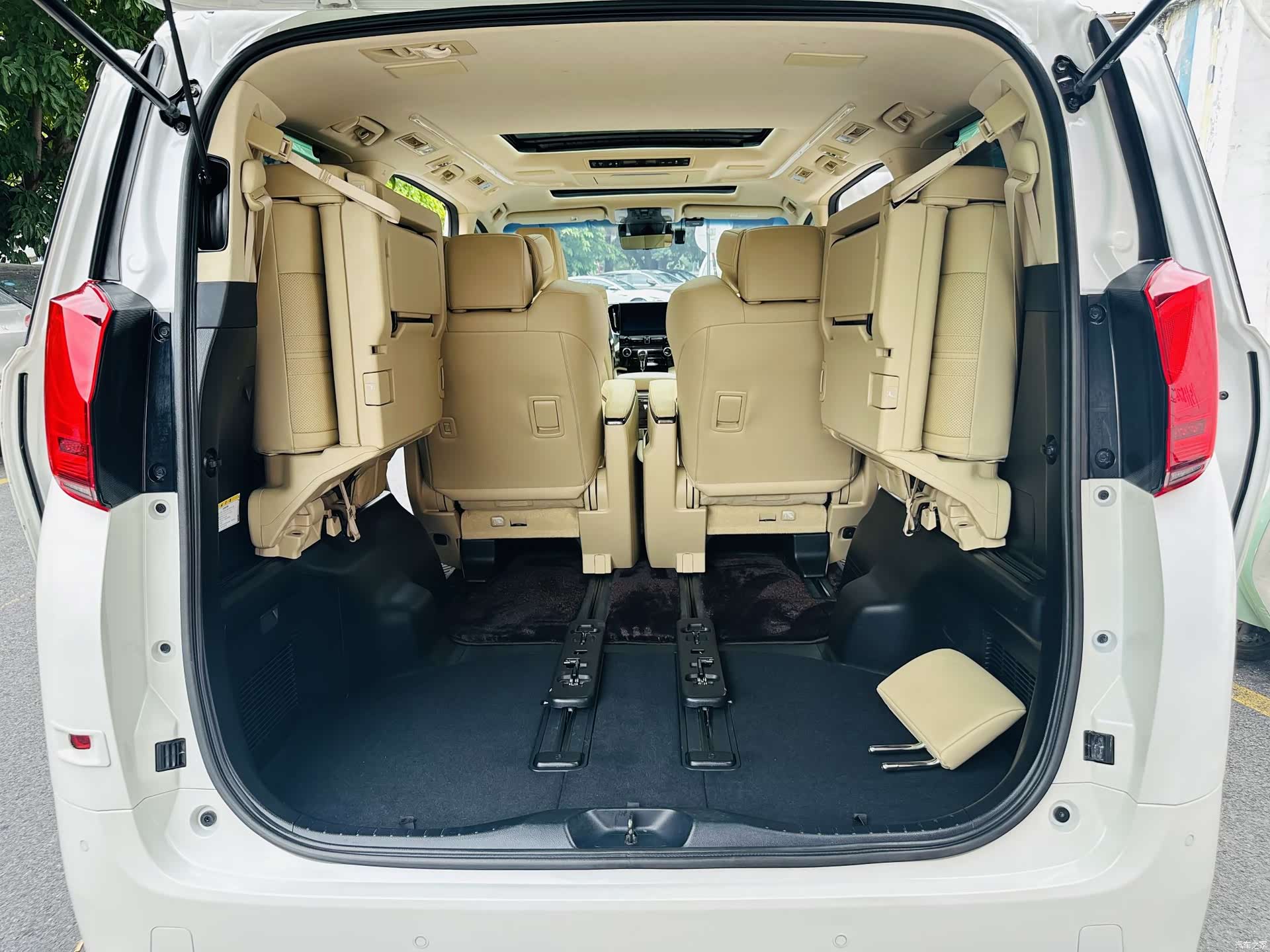 Toyota Alphard, 2023 24