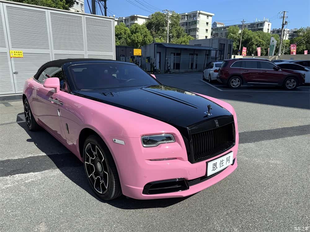Rolls-Royce Black, 2023 4