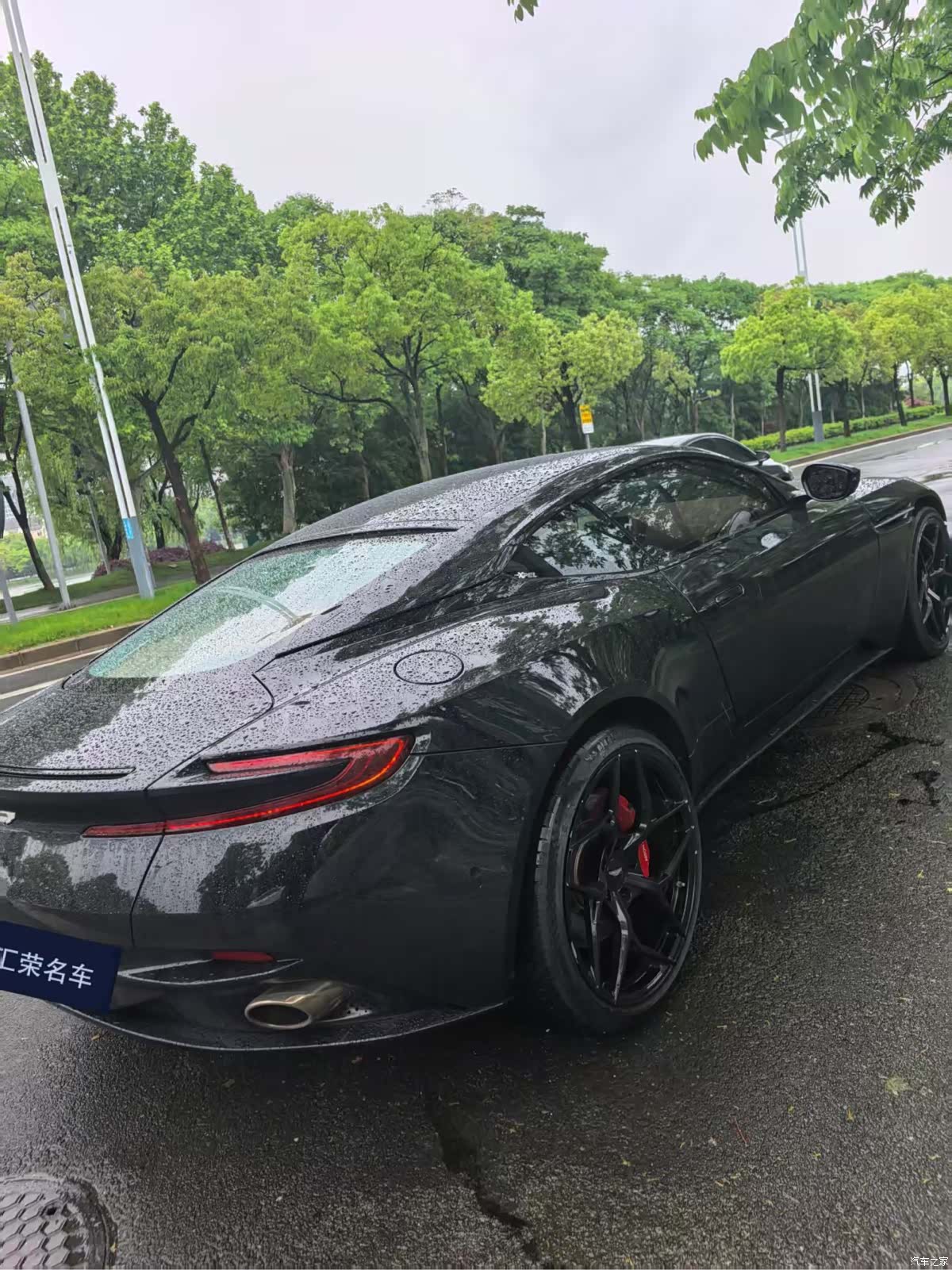 Aston Martin DB11, 2018 все фото