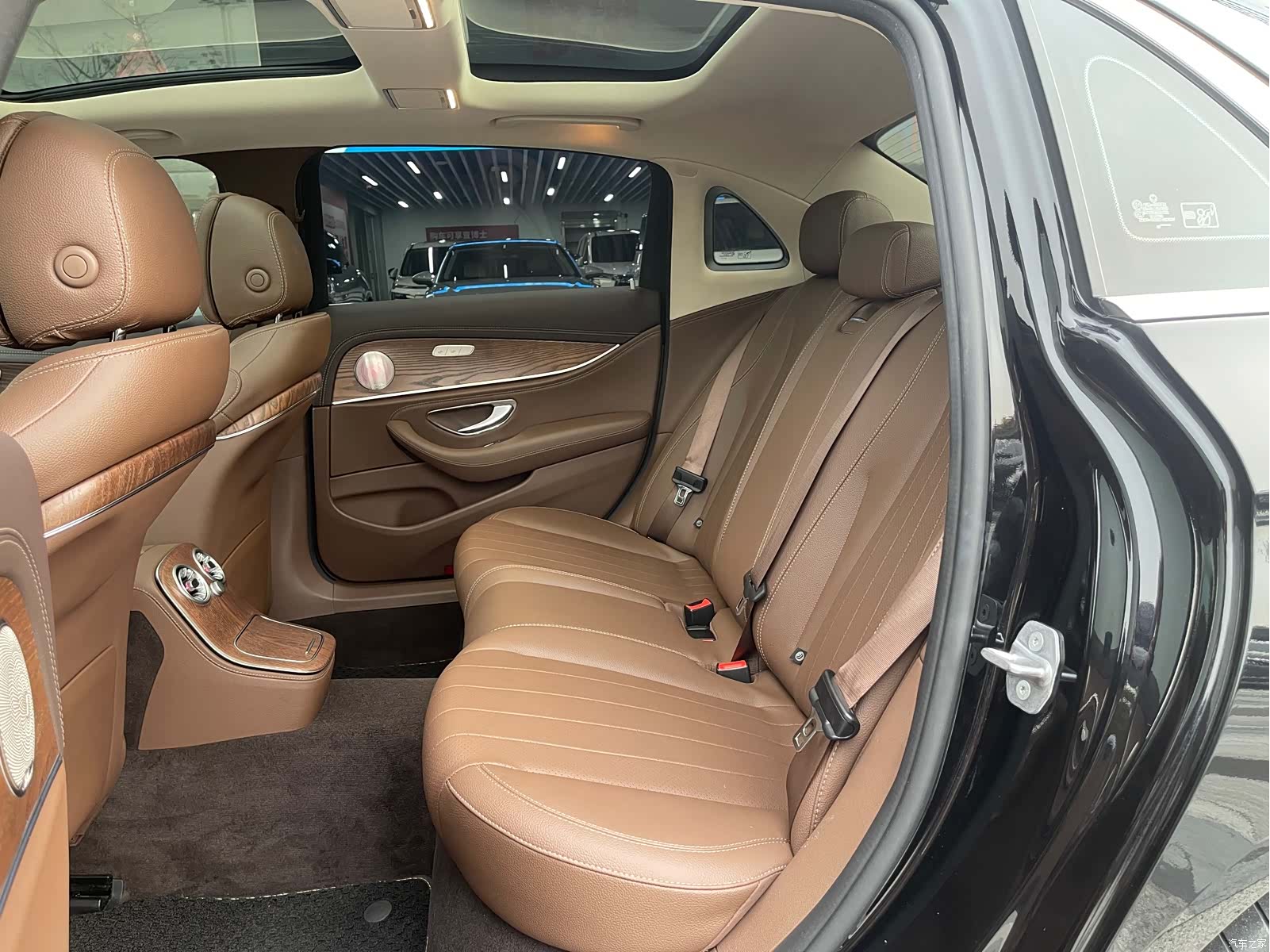 Mercedes-Benz E-Class, 2023 10