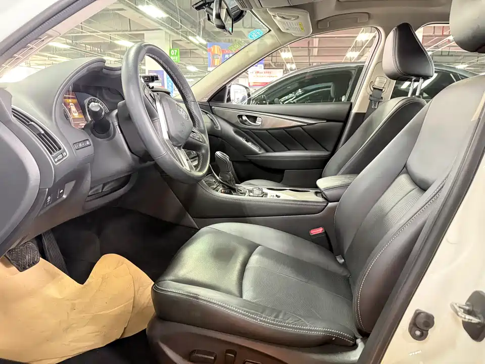 Infiniti Q50L