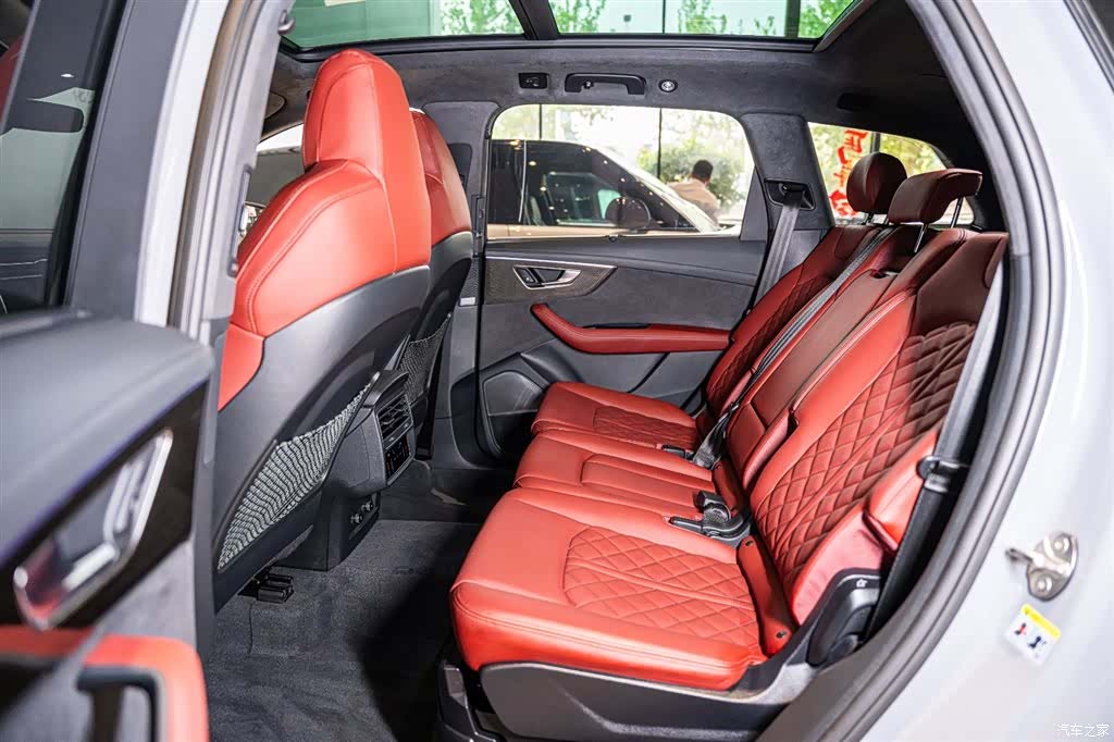 Audi Q7, 2024 11