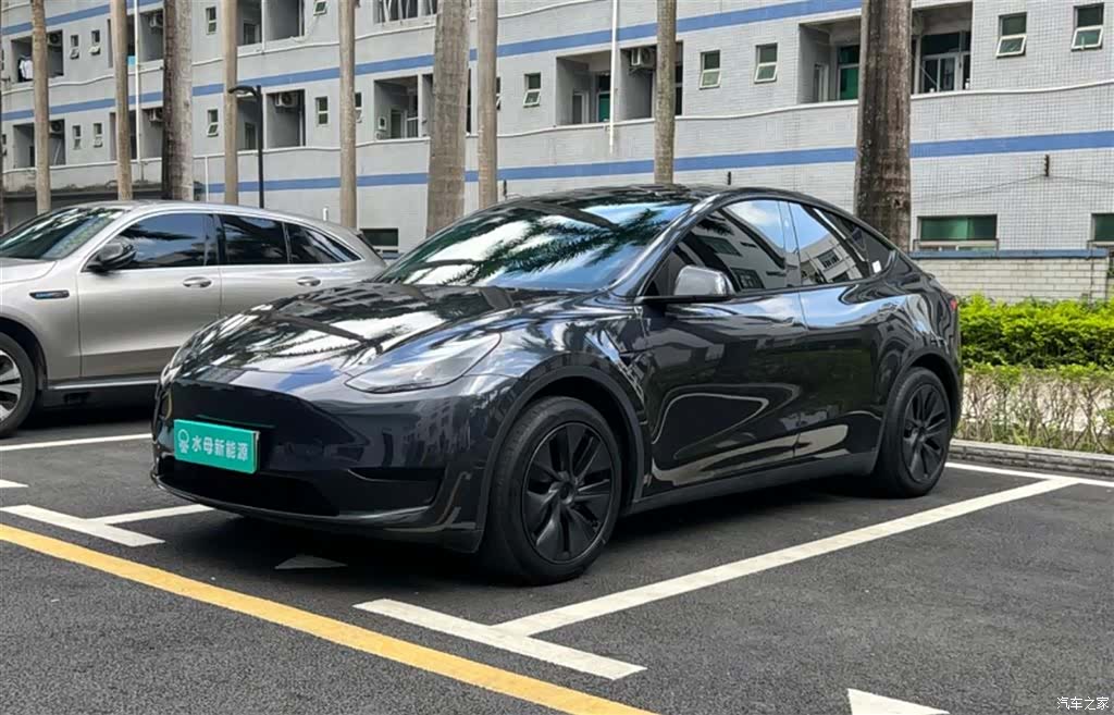 Tesla Model Y, 2024 1
