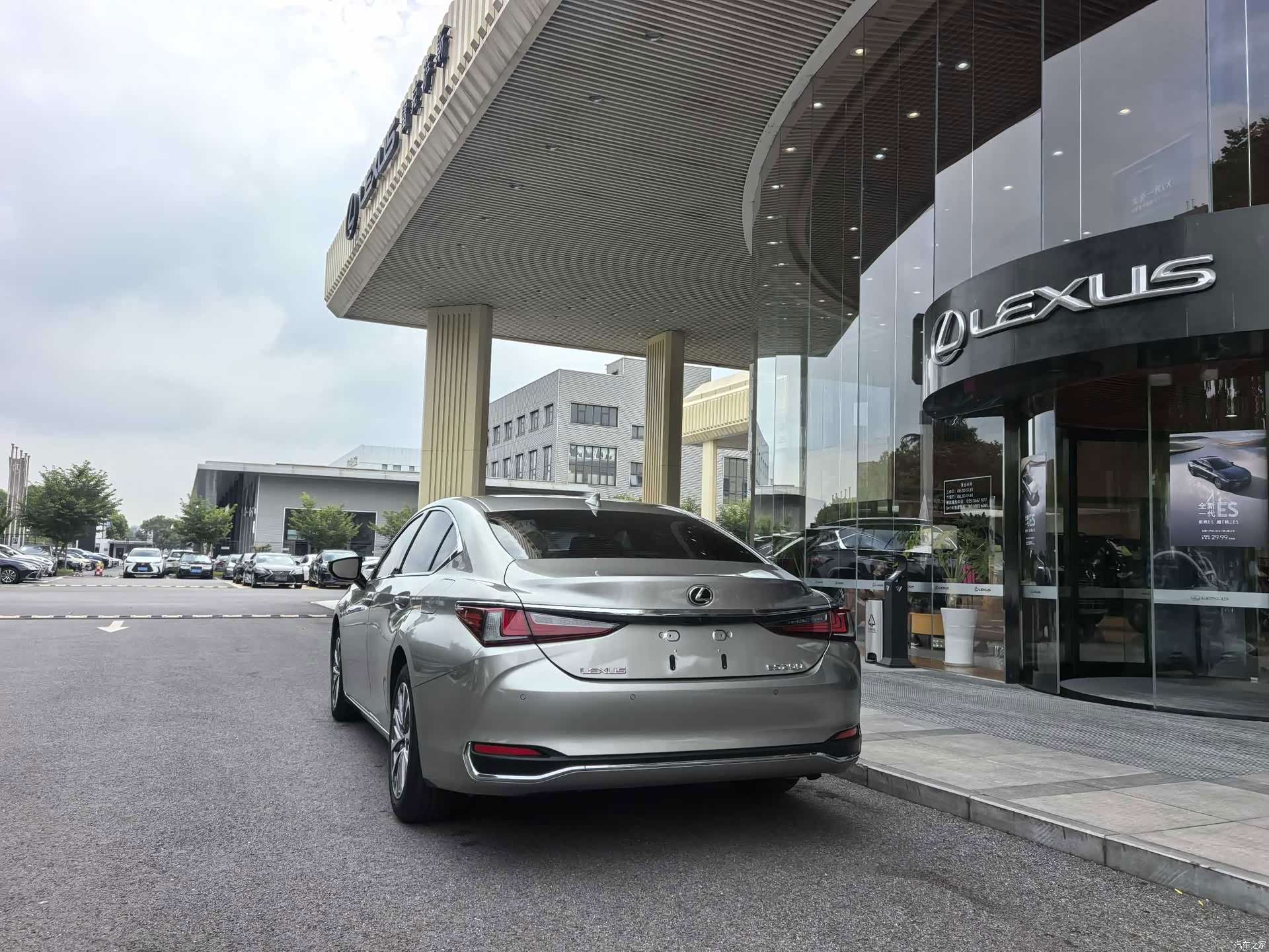 Lexus ES, 2024 12