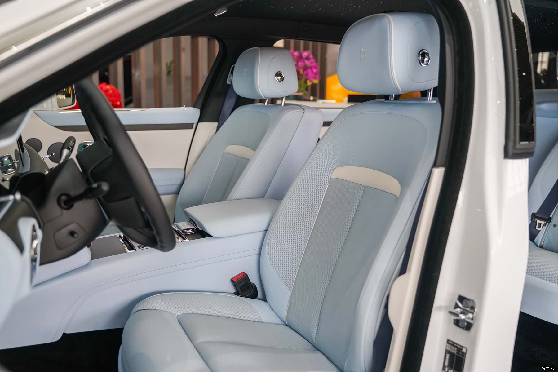 Rolls-Royce Ghost, 2025 15