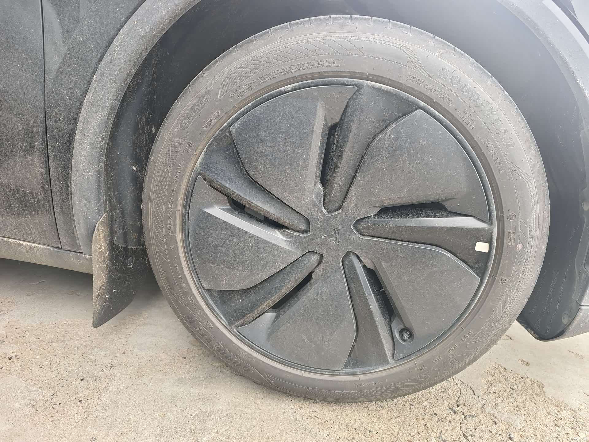 Tesla Model Y, 2025 9