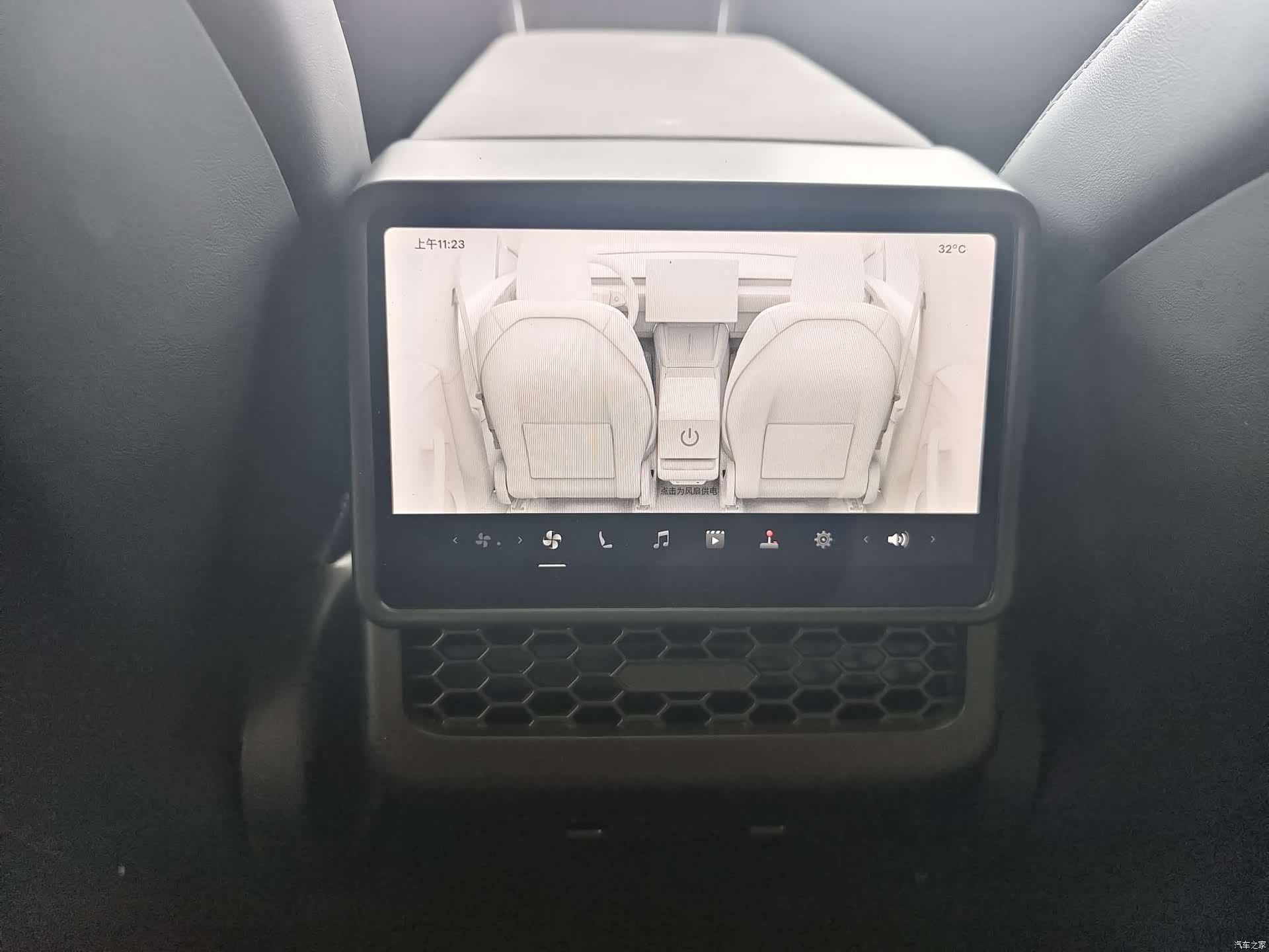 Tesla Model Y, 2025 7