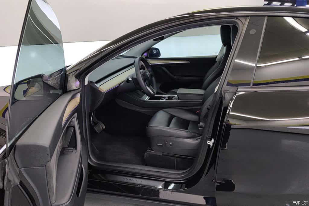 Tesla Model Y, 2023 9