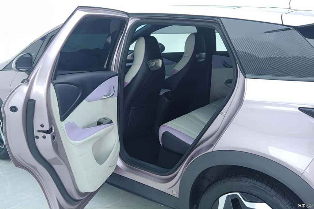 BYD Dolphin, 2023 11
