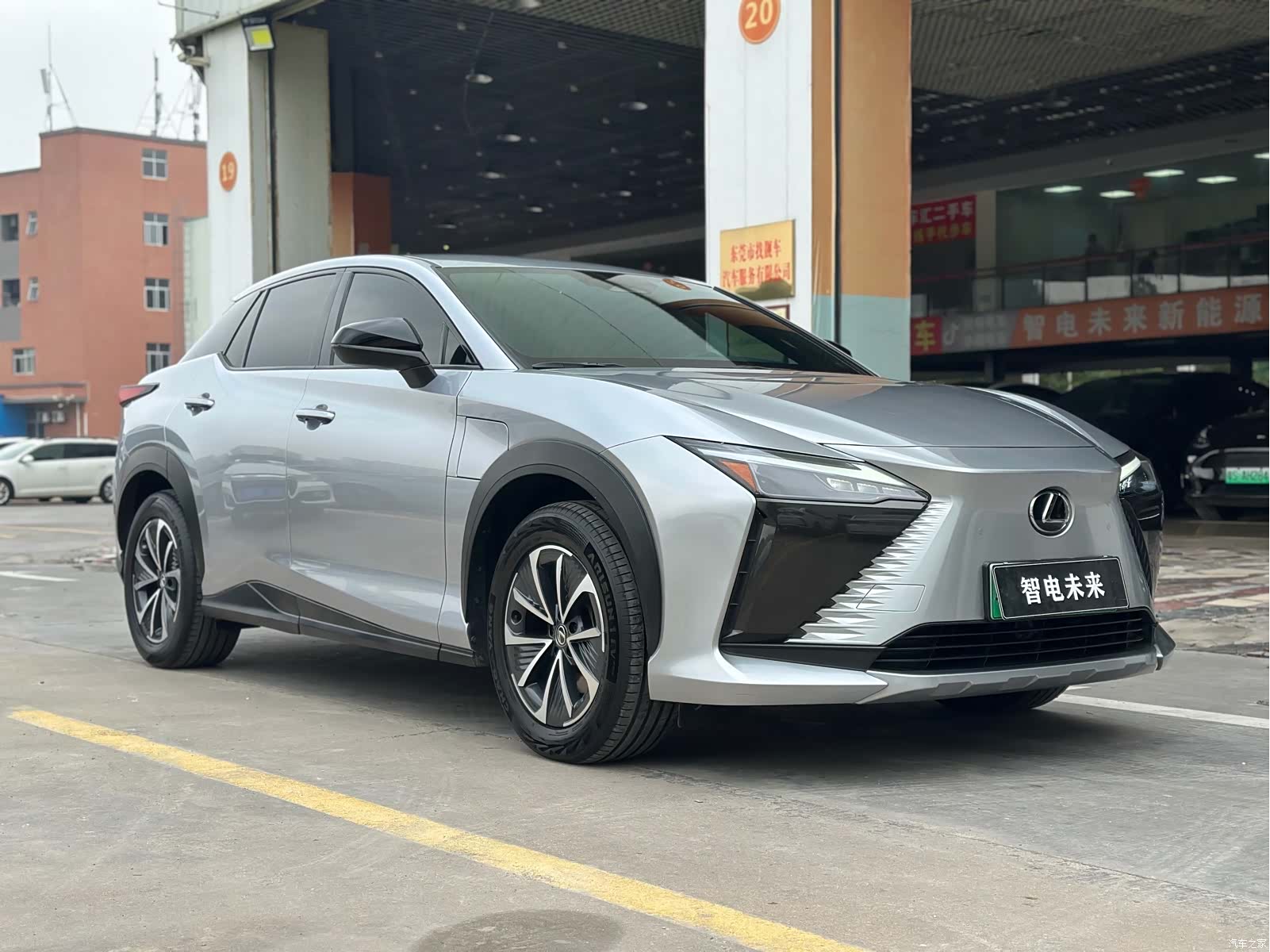 Lexus RZ, 2023 3