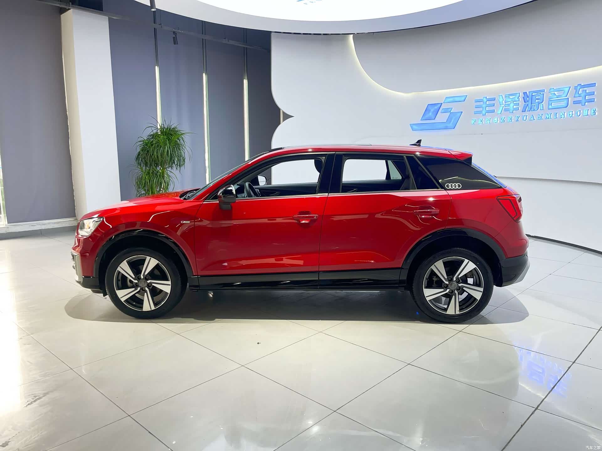 Audi Q2L, 2021 3