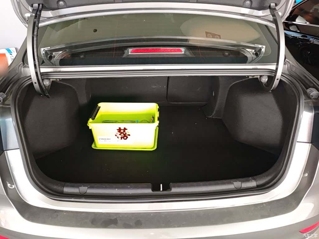 Geely Emgrand, 2025 19